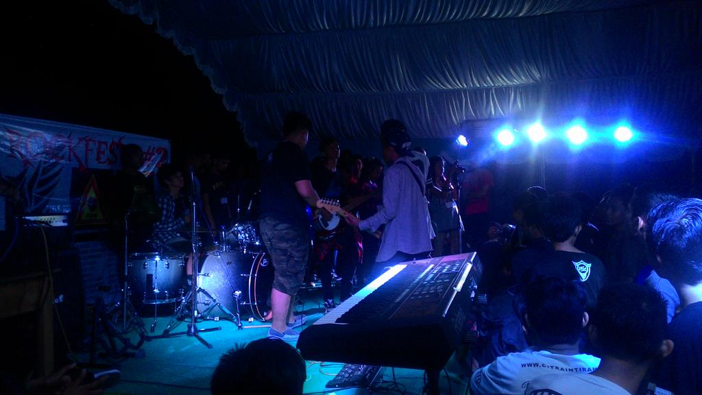 Kantong Doraemon on stage! Hina untuk kembali from lowdick,tahamburrrrrr!!! <a href="/WABcrew_/">WE ARE BROTHERS !!!</a> <a href="/K_Doraemon_/">KANTONG DORAEMON</a>