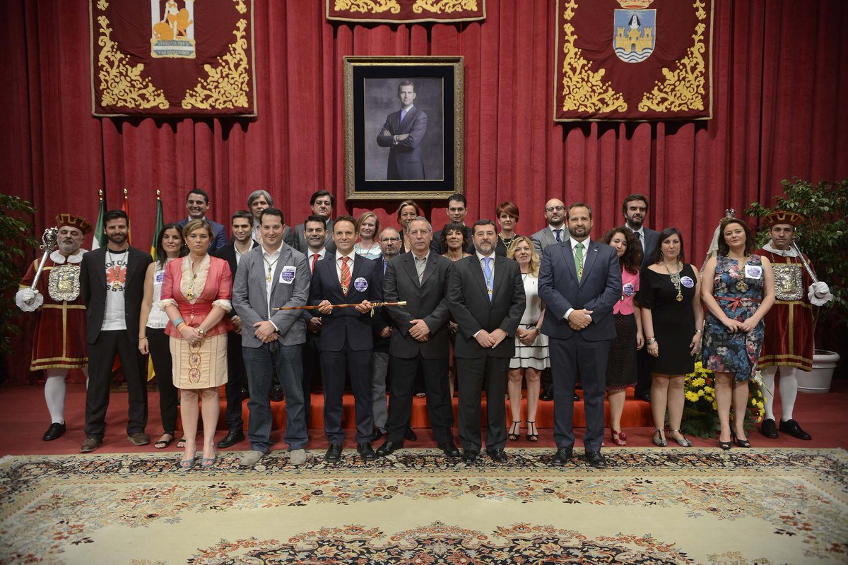Imágenes del Pleno Solemne donde se ha constituido la nueva Corporación Municipal facebook.com/media/set/?set… #ElPuerto