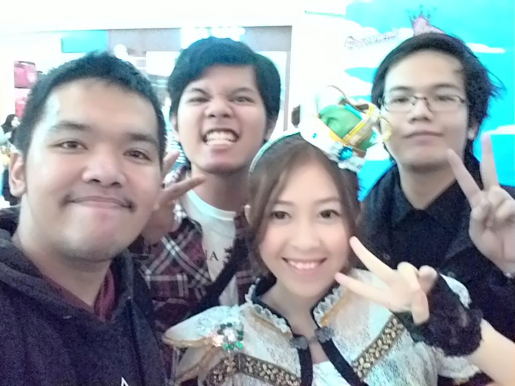 Thanks buat hari ini hehe. <a href="/dinartisilma/">Dinar ♠</a> @syarfnaufal <a href="/Rereee010/">Re..</a>