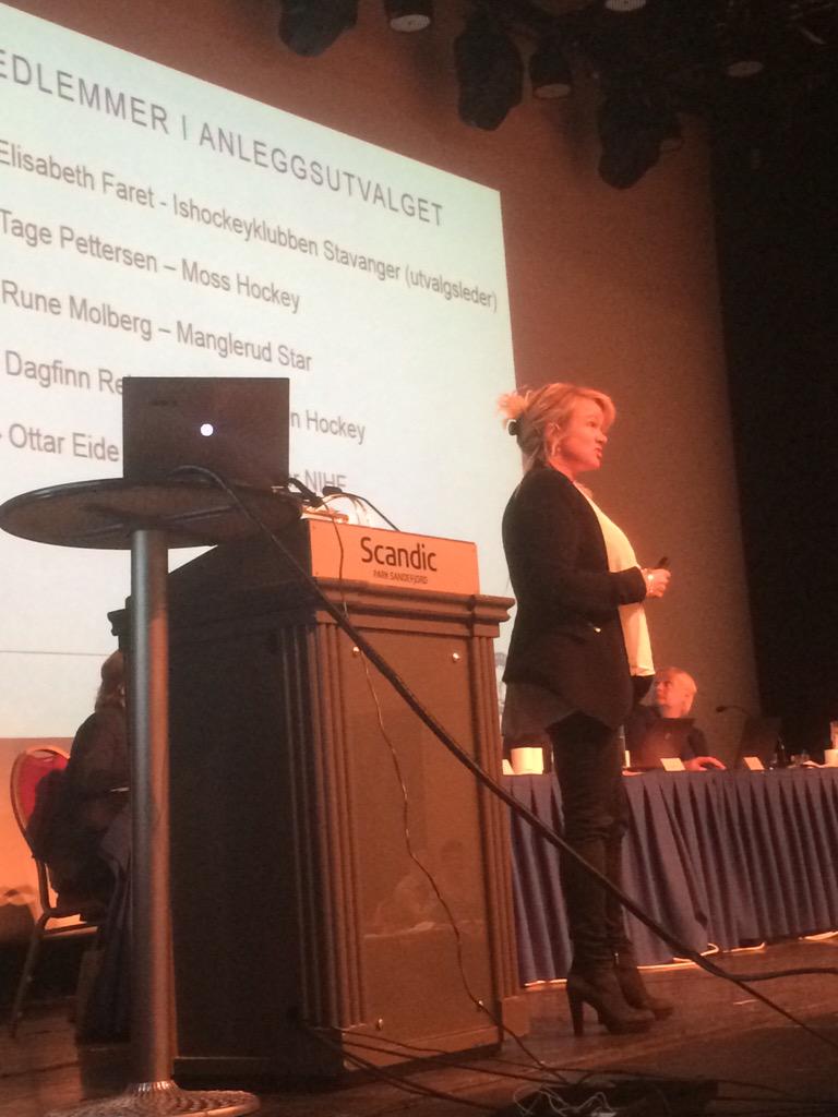 norskishockey's tweet photo. Styremedlem Elisabeth Faret trekker opp de store linjene om anlegg i norsk ishockey. #tinget2015 #strategiplan http://t.co/KauABOXTHd