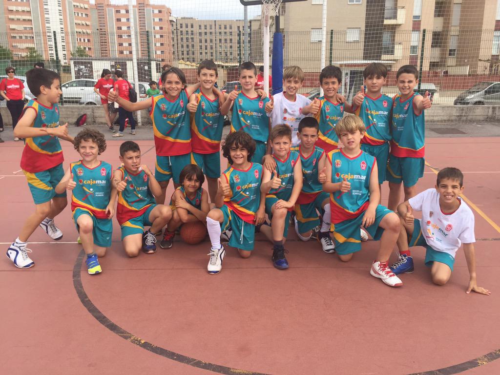 PequeStarMini's tweet photo. Final en pista exterior @CiudaddePalos 62-68 @cbalmeria masc #PequeStarMini15 http://t.co/srWAPtnFIG