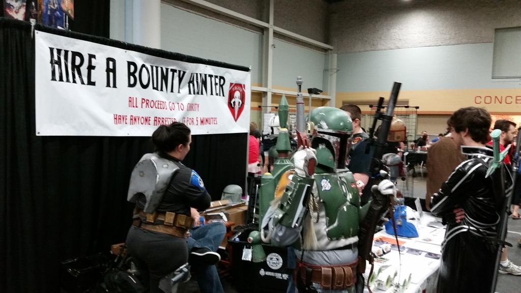 VhettMandaClan's tweet photo. Boba Fett is in the con! #BobaFett #BountyHunts #HeLives http://t.co/EaH24iLl0r