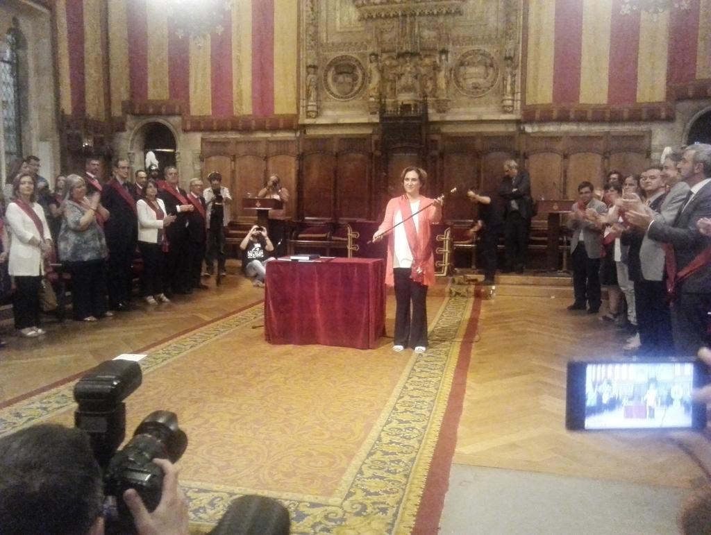 carolinalopez_g's tweet photo. Ada Colau alcaldesa de Barcelona por mayoría absoluta y @Equobcn testigo de excepción http://t.co/mUzbtrHvlm