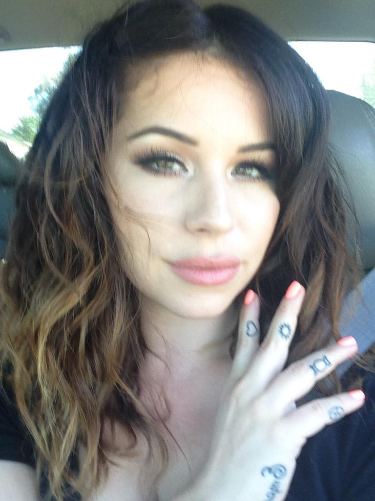 TW Pornstars - Belle Noire. Twitter. Let's go for a riiiiide :). 4:09