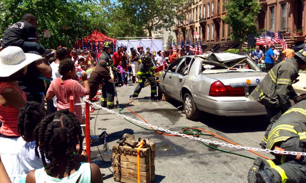FDNY's tweet photo. #HappeningNow: #Brooklyn #Ladder111 demonstrates the HurstTool at the #FDNY150 Block Party Community Event. http://t.co/0lCbraAi05