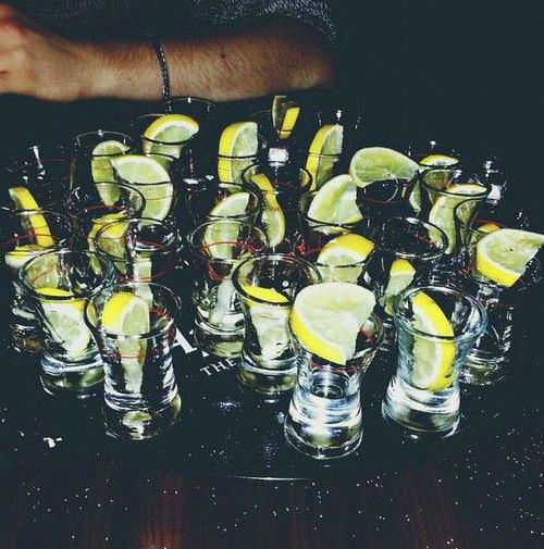 HOT_HOT_'s tweet photo. HOJE tem a estréia da House Party aqui na HotHot! Mulheres VIP + OPEN TEQUILA pra elas! https://t.co/fwuExRzy3q http://t.co/OwyVsS6n5R