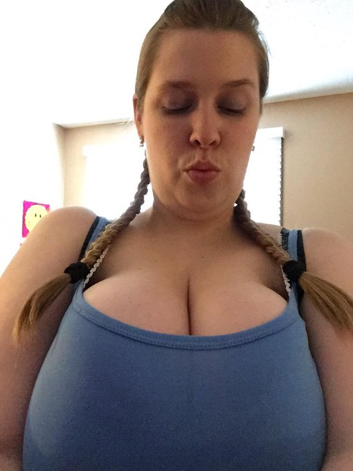 Good morning everyone! I found a photo I thought I'd share with you 😃 #cleavage #bigboobs http://t.c<a href="/tag/bigboobs"class="tags"><span>#bigboobs</span></a><a href="/tag/cleavage"class="tags"><span>#cleavage</span></a>