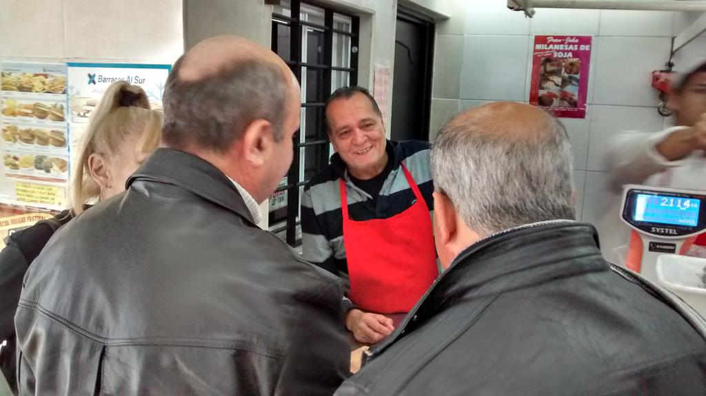 PrensaRusso's tweet photo. HOY | Más fotos de @RussoNicolasOk en #ValentínAlsina junto a comerciantes y vecinos. http://t.co/dTNu1s0JrW