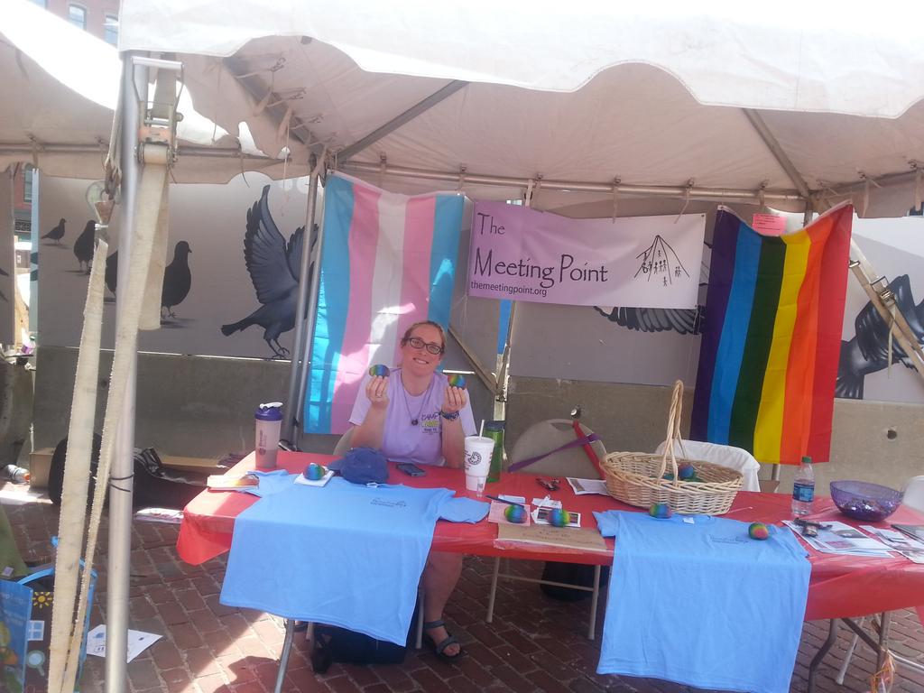 Illanarei posing with our fabulous brains at Pride