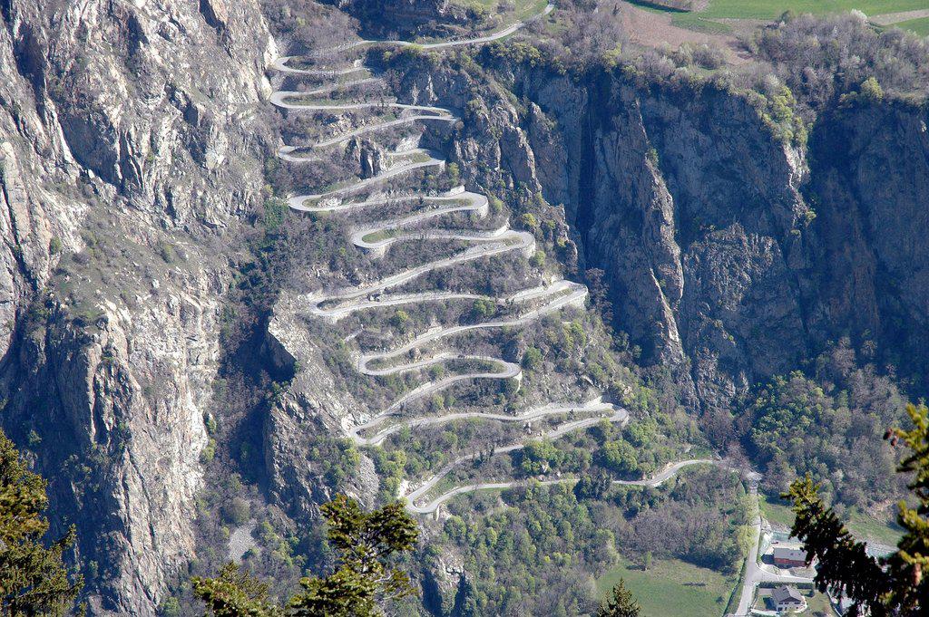 tourdegila's tweet photo. No, no és pas Alpe d'Huez, és Lacets de Montvernier que es puja demà al #Dauphiné i tornarem a veure al #TDF http://t.co/teX09d4cJ6
