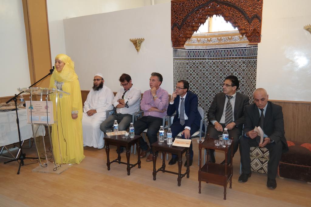 aytovvaserena's tweet photo. El alcalde @magallardovva asiste a la  inauguración de la mezquita "La Paz", un lugar de oración para los musulmanes. http://t.co/T3HhnpOJsZ