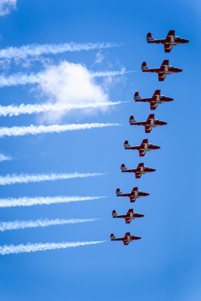 GiordanoPhilip's tweet image. .@SNBD2 @SNBD5 Snowbirds rock! Always love to see you fly! #AirShow #photography @NewsAirshow