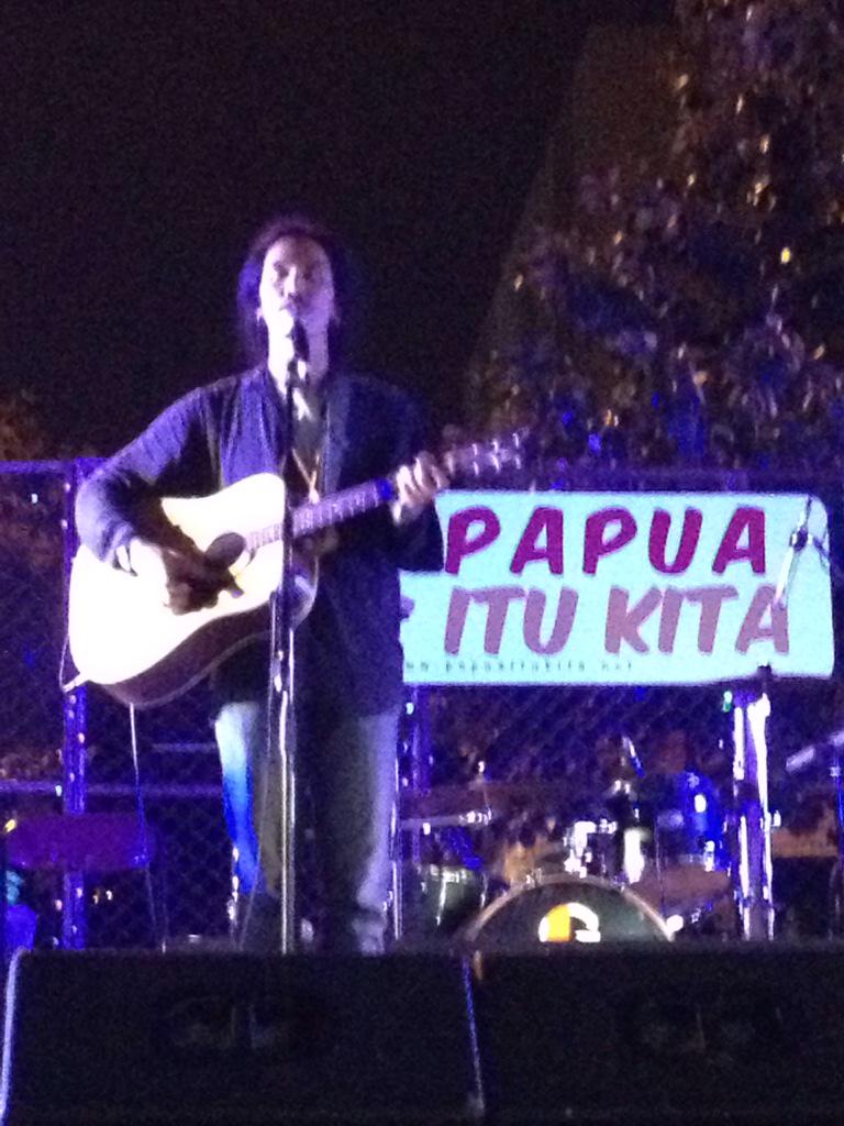 Danto Sisir Tanah, menghipnotis panggung <a href="/PapuaItuKita/">#PapuaItuKita</a> #PapuaItuKita
