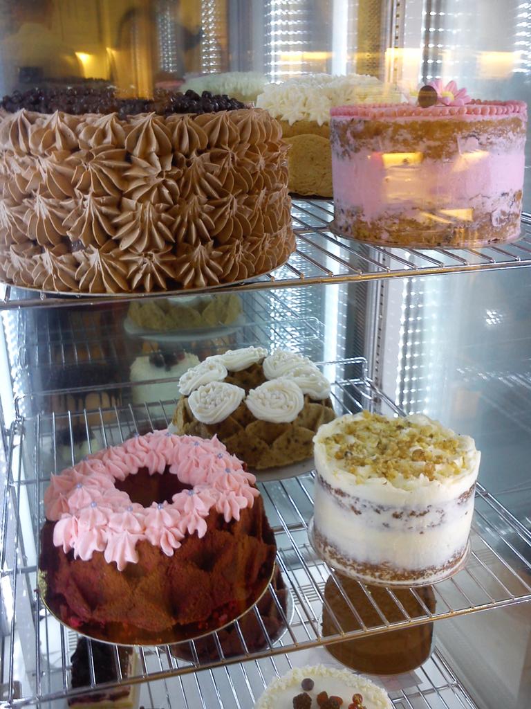 gameofcakesbcn's tweet photo. @LABLANCAbakery @clairdevin  Celebrando el primer aniversario de La Blanca Bakery, felicidades!!! http://t.co/1y3nrReatJ