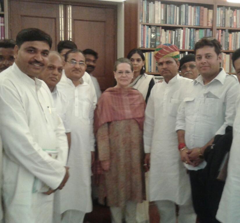 tikaramjully's tweet photo. Yesterday with  Sonia Gandhi ji and Rahul ji http://t.co/RXwNn9ONVo
