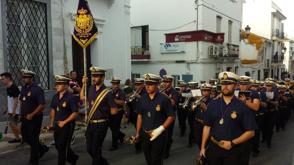 louplaty's tweet photo. La Banda de Los Gitanos  hacen su entrada  en La plaza de San Sebastián http://t.co/5wWp4xweK5