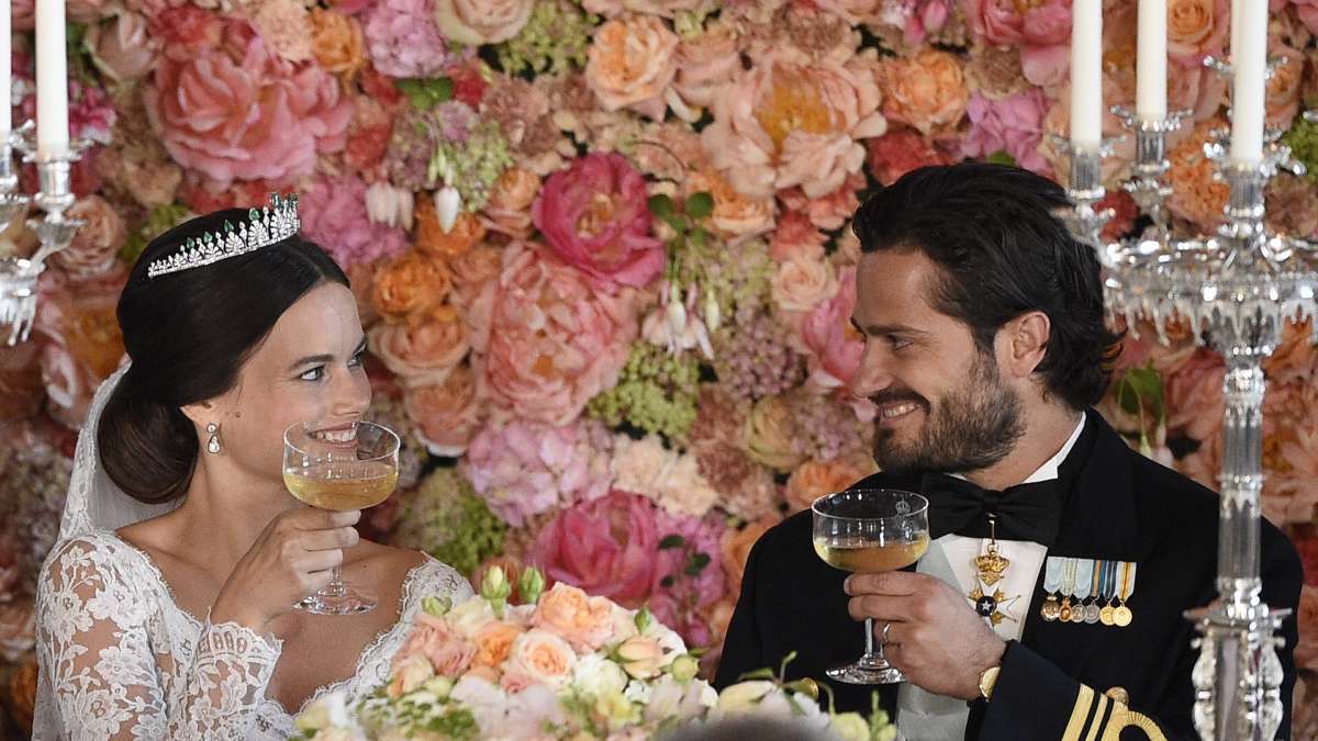 BODA DEL PRINCIPE CARLOS FELIPE Y SOFIA HELLQVIST - Página 4 CHZjHBxUYAAxlYN