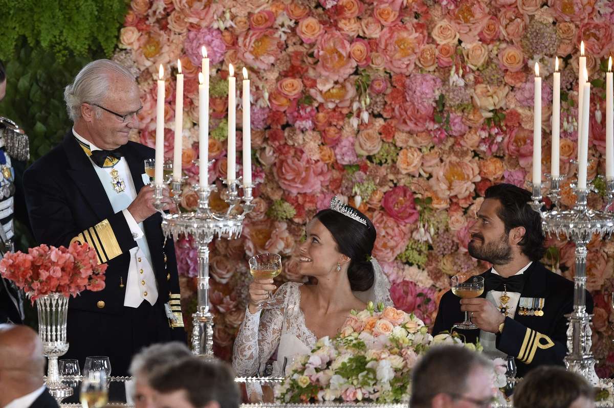 BODA DEL PRINCIPE CARLOS FELIPE Y SOFIA HELLQVIST - Página 4 CHZjHMjUwAA6QVF