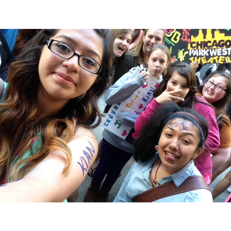 jxnnypatino's tweet photo. ItS BEEN A YEAR 😭💖 #O2LTour @jccaylen @ConnorFranta @sampottorff @RickyPDillon @KianLawley @TrevorMoran @Our2ndLife http://t.co/OWz4ITeEVc