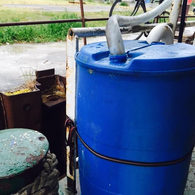 smukkejohan's tweet photo. Collecting rainwater for the garden. http://t.co/hC2CwnQJs8 http://t.co/G8vIVsGAjO