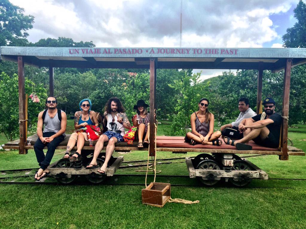 “<a href="/PaoGiordano/">Pao Giordano</a>: Equipo 💚 #HeroesLocales #LongLiveSol Gracias @CervezaSol 🙌🏼 ” gracias Sol!