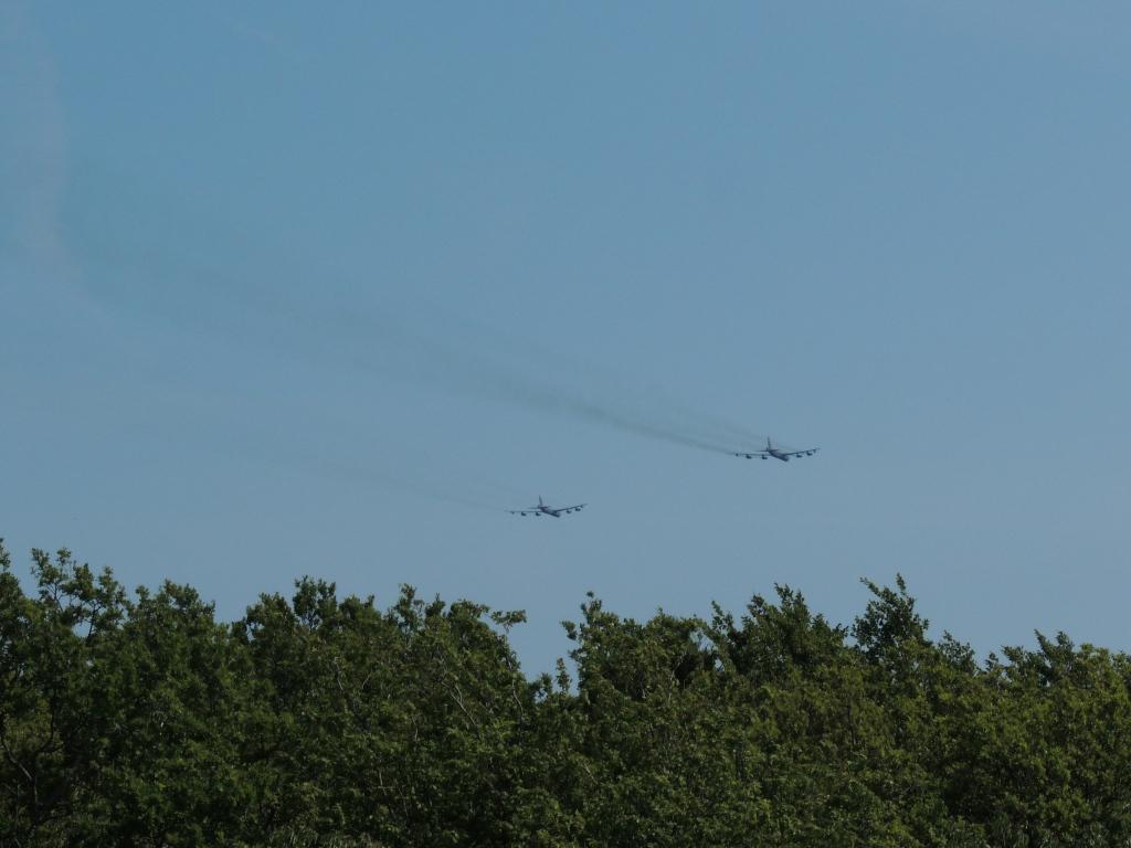 RolandExplorer's tweet photo. "Flygare, Skydd" !  (Anflygning av B 52-or.) http://t.co/fm72urfTUy