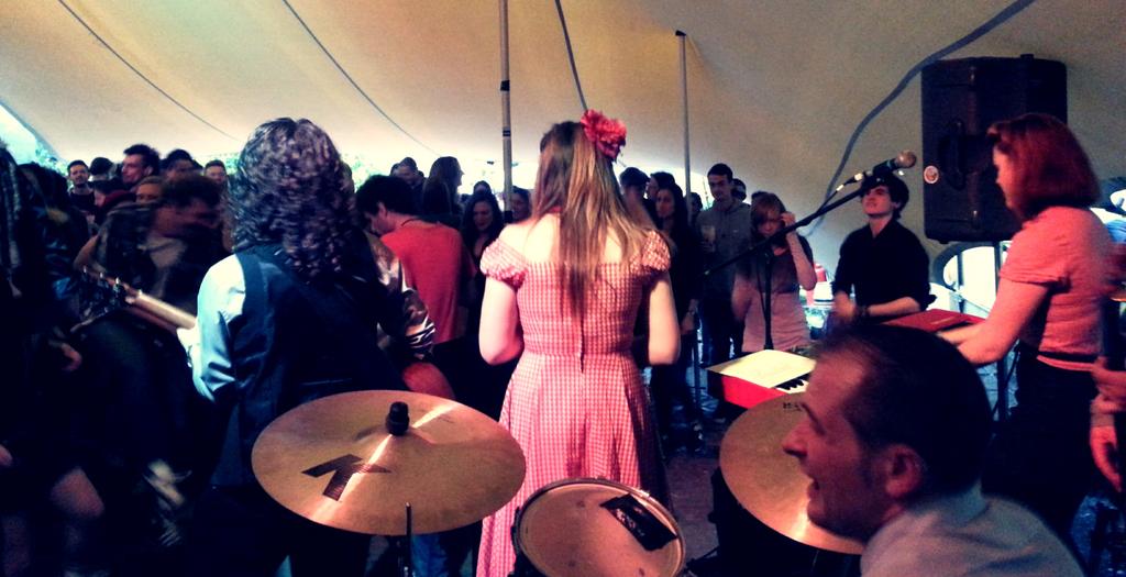 The the crowd go #Russian What an amazing set. Keep swinging. <a href="/therintins/">The Rin Tins</a> <a href="/TheFarmPub/">Farm Pub</a> @StWerbsCityFarm #Festival