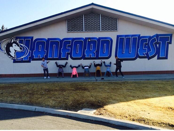 Valley_Squads's tweet photo. HWHS http://t.co/pEeTjLd9hK