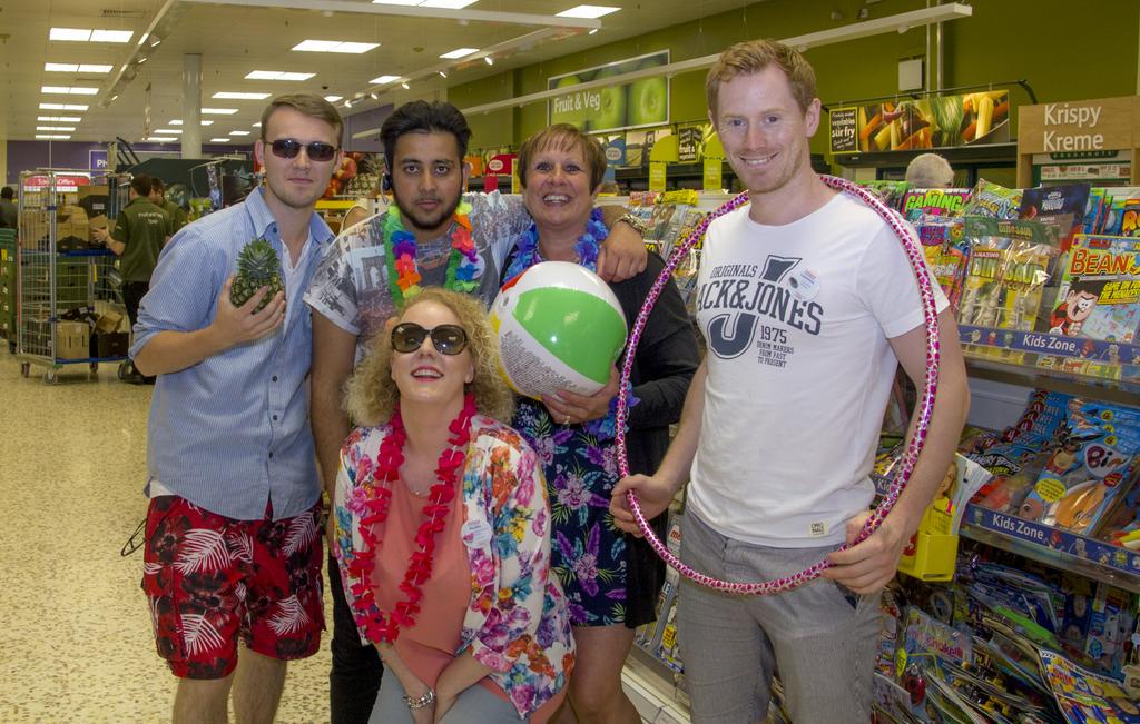 suzyroberts123's tweet photo. Day 2 Beach Bonanza @Worcs23440 @its4bert @struth83 @wright_rach @DiabetesUK @jdmalone1985 #morefunatwork#smiles http://t.co/lzXVACBMv9