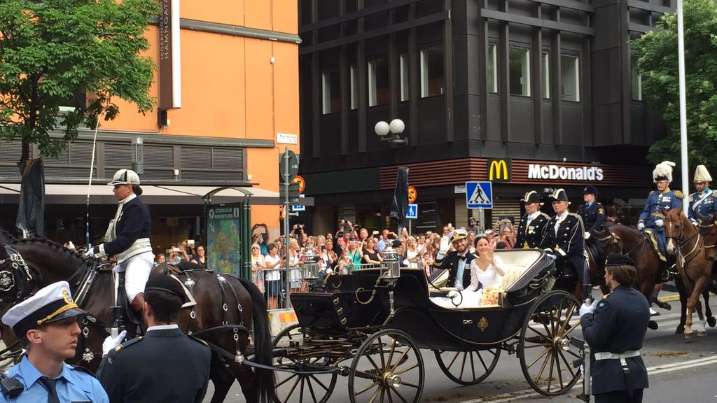 BODA DEL PRINCIPE CARLOS FELIPE Y SOFIA HELLQVIST - Página 2 CHZvHHKW8AAM02v