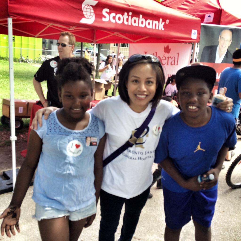 SharonANavarro's tweet photo. Wonderful vibe at Neighbours Nite Out #Thorncliffe. Look who I ran into @JenFaulknor http://t.co/KV8v1KWzNy