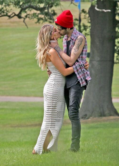 flpaps's tweet image. You can't "fake" this kind of love 📷 @umitszayn @umitsperrie #zerrieiseverything