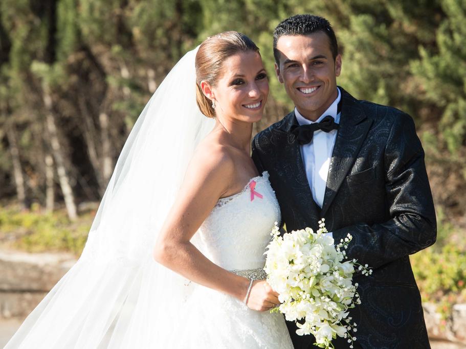 FaktanyaFCB's tweet photo. Pedro Rodriguez dan Carol resmi menjadi sepasang suami istri. Happy wedding bruh, @_Pedro17_ ! http://t.co/SPWeuF8Z5Y