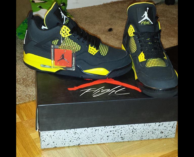 QuinnSchoolboy's tweet photo. Still got that Shoe Game http://t.co/FboPwIzNpd