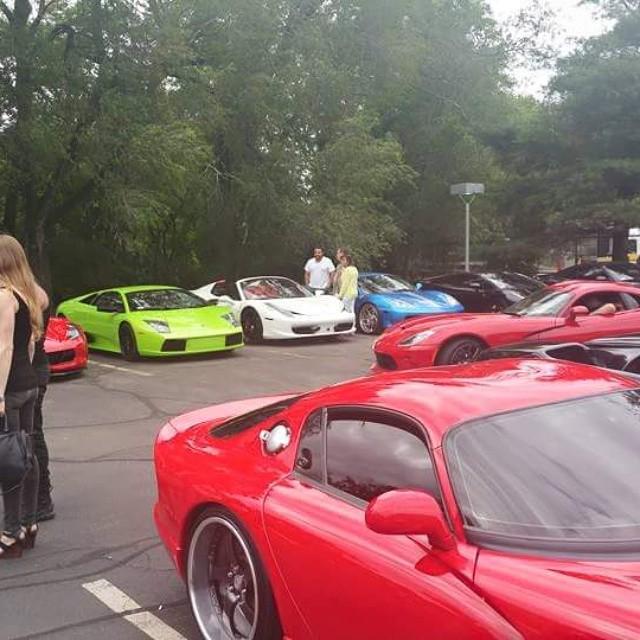 OnlyFerrariPics's tweet photo. Getting after it after lunch
#slammed #stancenation #everythinglow #lambo #gallarado #vipergts #viper #dodgeviper … http://t.co/Yh7RBNPiQ5