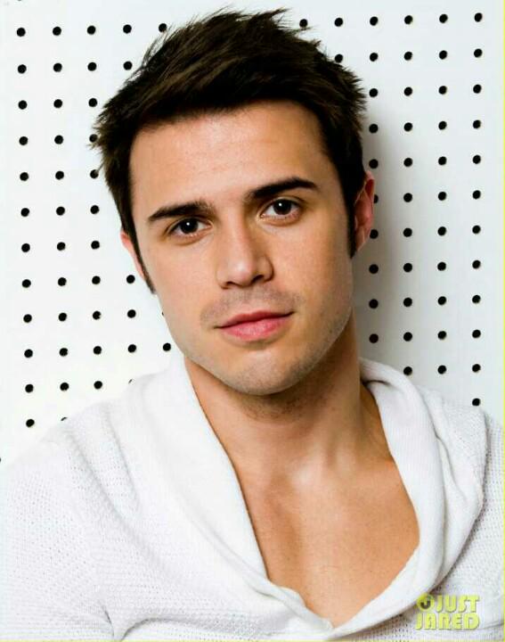 Happy Bday Kris Allen ! 