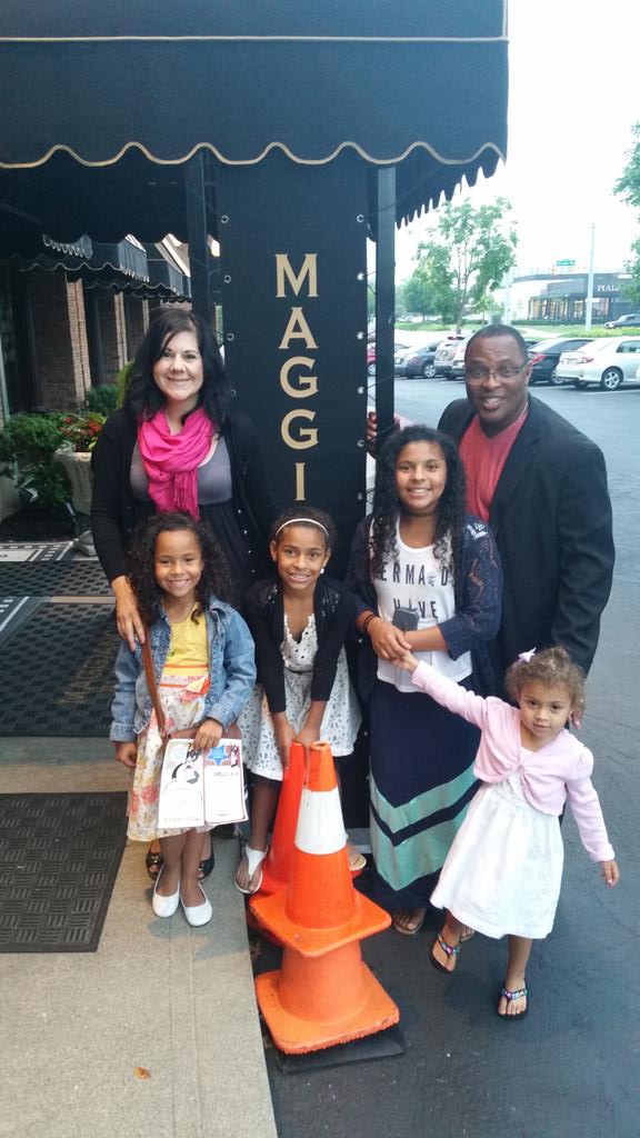Enjoying great food with my lovely wife, 2 lovely daughters and my 2 lovely nieces <a href="/Maggianos/">Maggiano's Little Italy</a> #blessed
