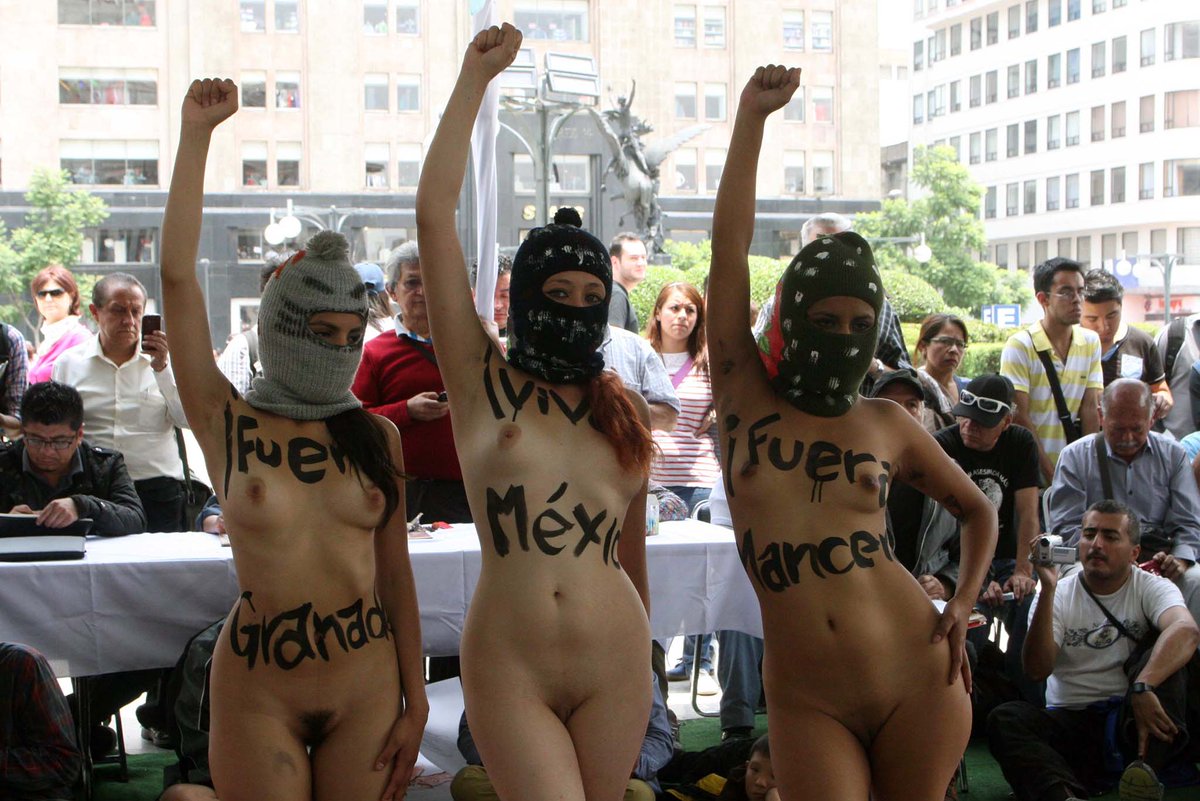 Demonstration to support pussy riot