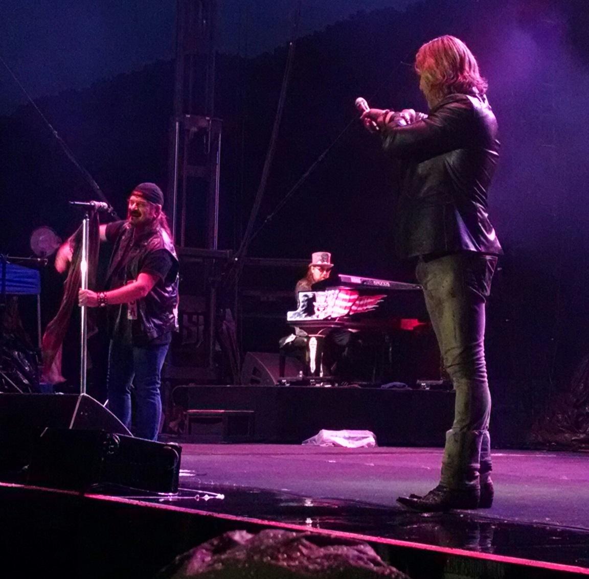CWBYall's tweet photo. HOLY WOW!!! I just performed with @Skynyrd again!! Thank You #Bluefield #WestVirginia #MitchellStadium #BucketList http://t.co/MsXv4bDSR5