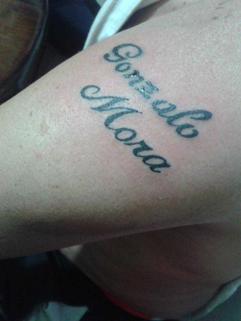 Rodrymartin70's tweet photo. Tarde de tatoo . Mis amores! http://t.co/wOVGdPnWei