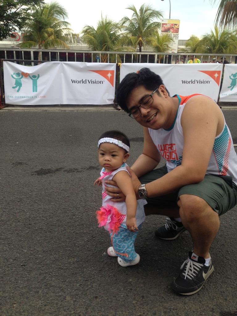 bangieee's tweet photo. @rxgellivictor nice to meet u at the #worldvisionrun2015 Btw, my 8 month old daughters name is Blaise #runb4walk http://t.co/yzx1NWn7Ny