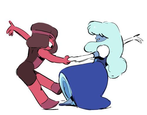 👭