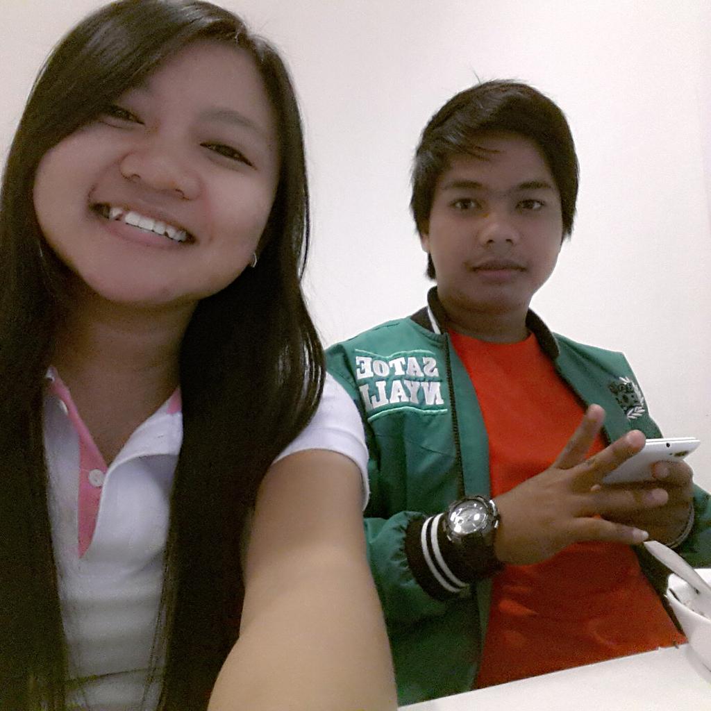 DwWidjaja's tweet photo. My husband#pelukcium http://t.co/Vr78h3TNVj