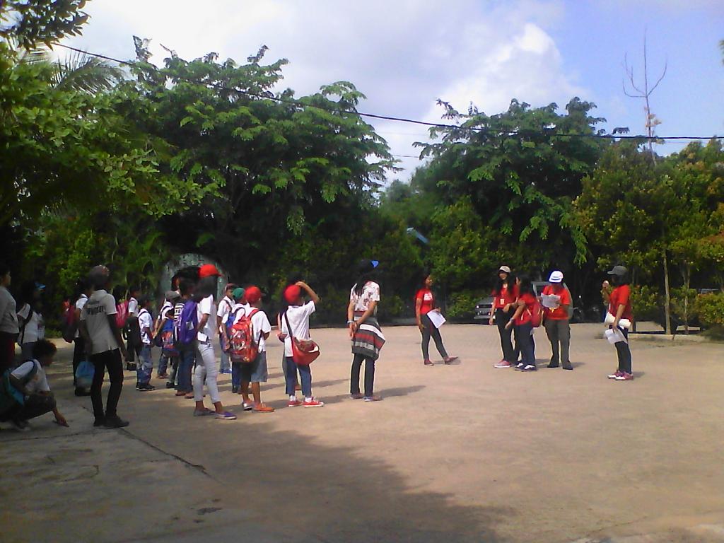 Damai Sejahtera, Nusantara! Pagi ini anak-anak SBR GAFATAR Kepri belajar di Golden Prawn.