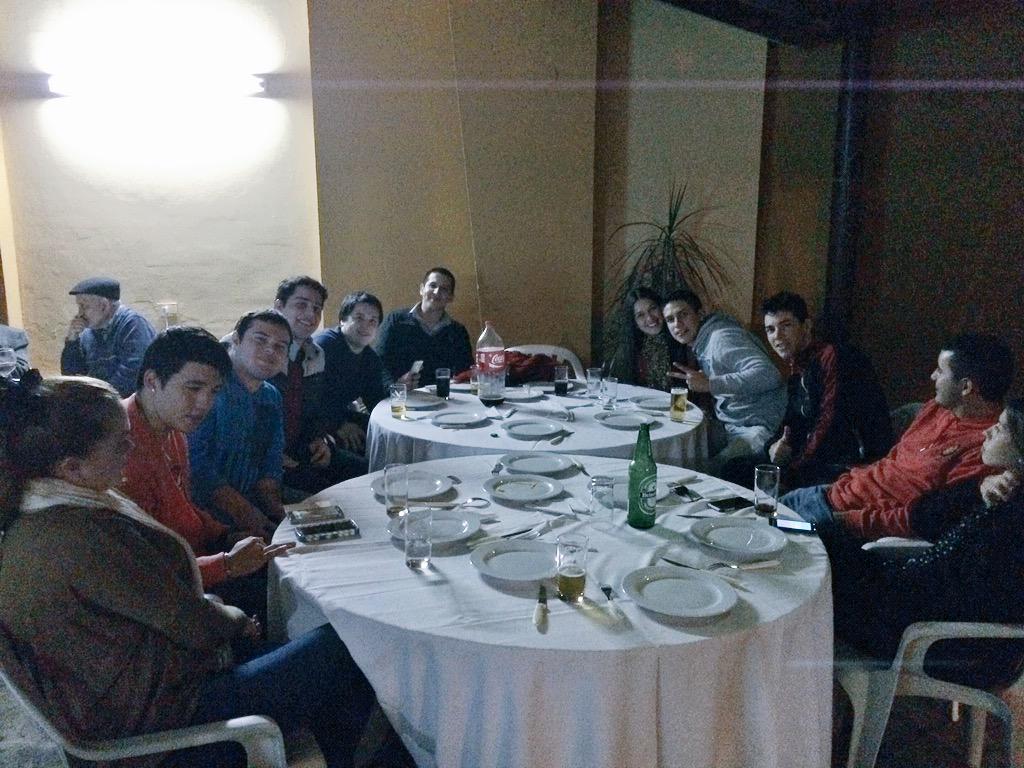 ManchesterU07's tweet photo. Festejo Manchester #caminoalafinal #4tos #exacvd @Exacvdnews http://t.co/BVDnRo2eT3