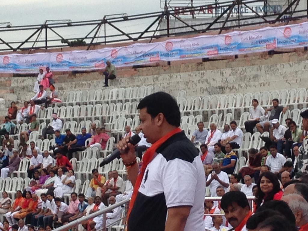 chiefsanjay's tweet photo. Our Yoga Mandal #JSYM organized #InternationaDayOfYoga with 21,000 sadhaks also @Dev_Fadnavis &amp; @nitingadkari #Nagpur http://t.co/N6huK8xt1s