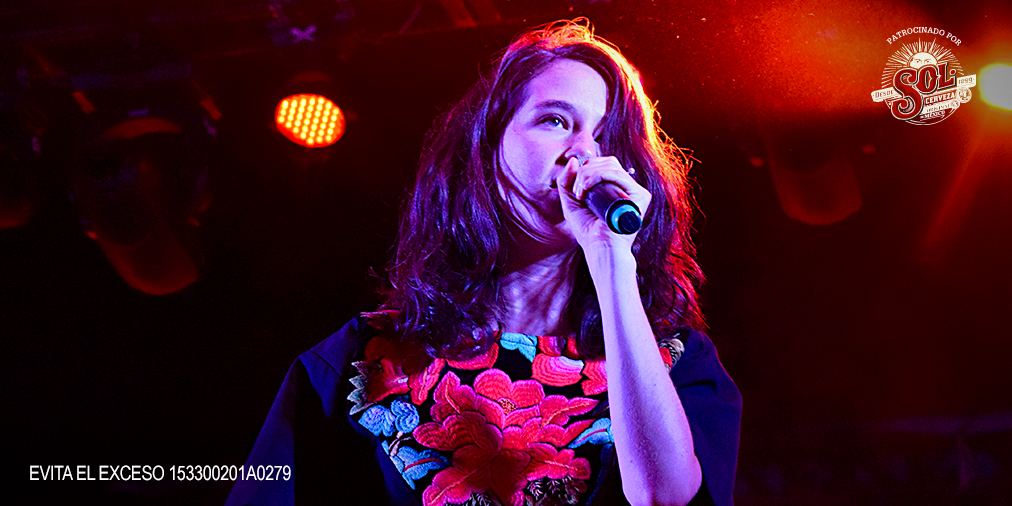 solmezclasmx's tweet photo. Luces brillantes y el talento de @ximenamusic hacen vibrar el #CatapultaFest. #LongLiveSol http://t.co/p7rfKO3lQJ