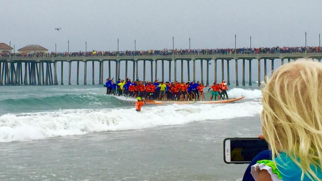 nbcsandiego's tweet image. Massive surfboard breaks at least one world record in Huntington Beach: on.nbc7.com/H3BArMv