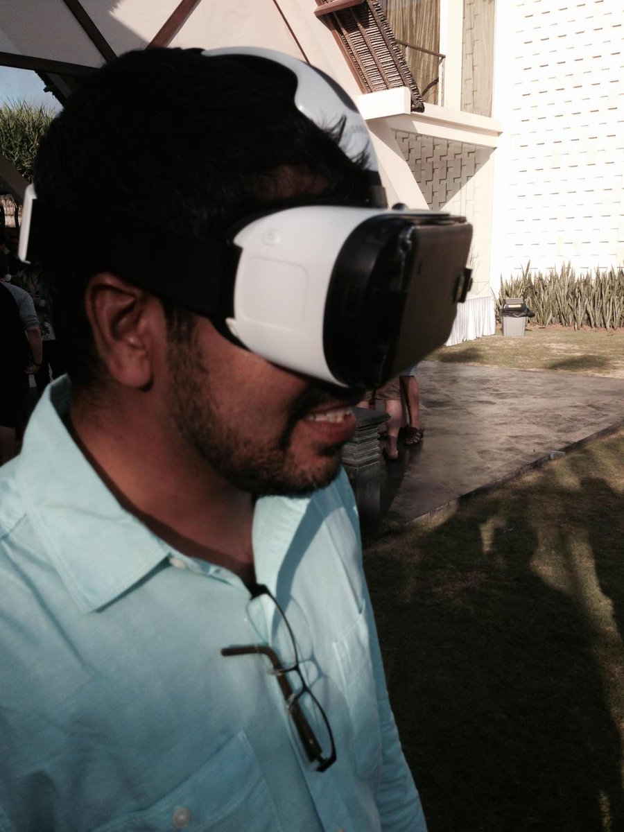 vklakkineni's tweet photo. Had a chance to try this VR glasses at @gotoswell #break2015 , some amazing opportunities out there! http://t.co/Qk4xy1iuPA