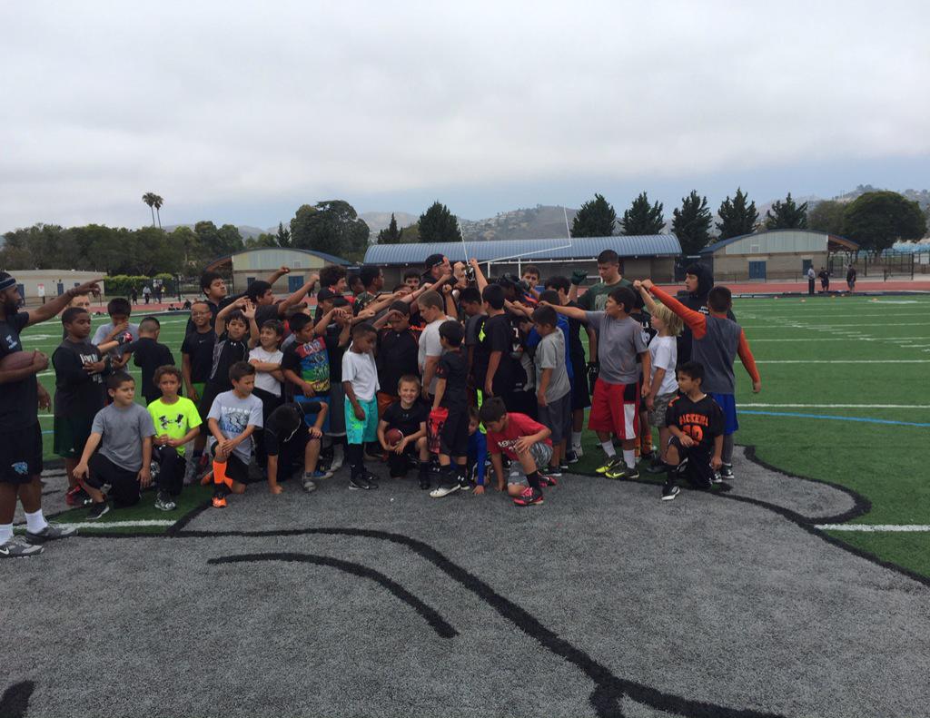 805FtureProspec's tweet photo. All positions speed, agility, and fundamentals coaching tomorrow!! Contact Coach Charlie or Coach Kevin for details! http://t.co/7TVCMhLH5H